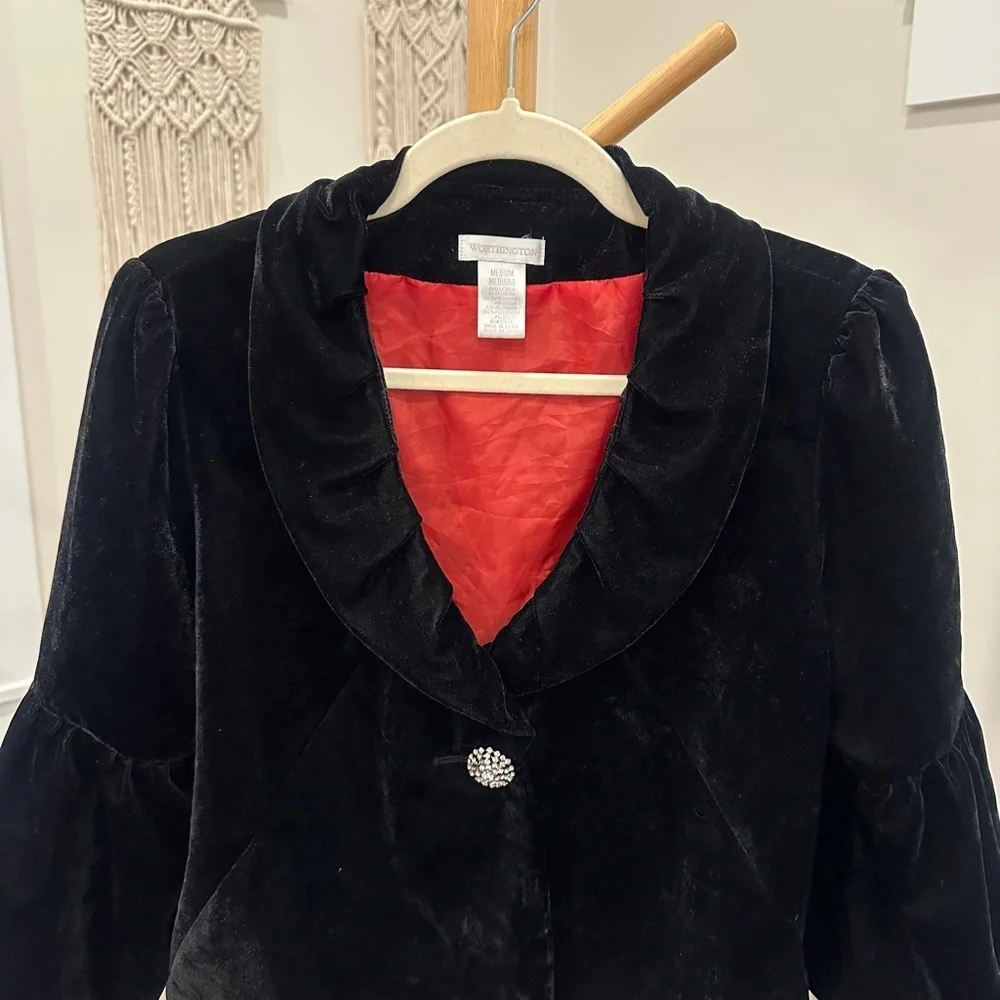 Worthington Black Velvet Cropped Jacket Ruffle Collar Jewel Button Medium